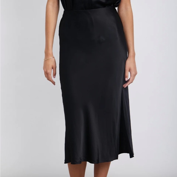 Rails silky midi skirt with side slit. In perfection condition, worn once. - Picture 2 of 6